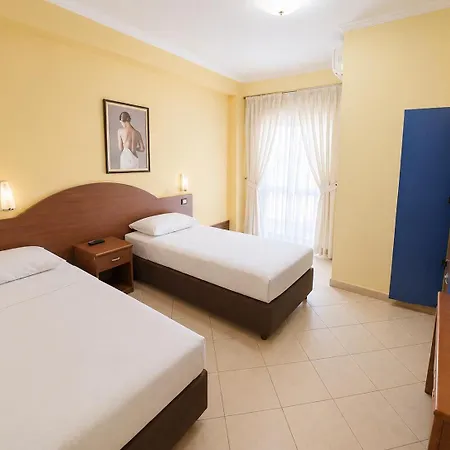 Hotel Megi 3*